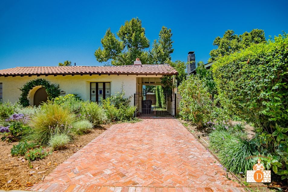 Driveway with brick pavers